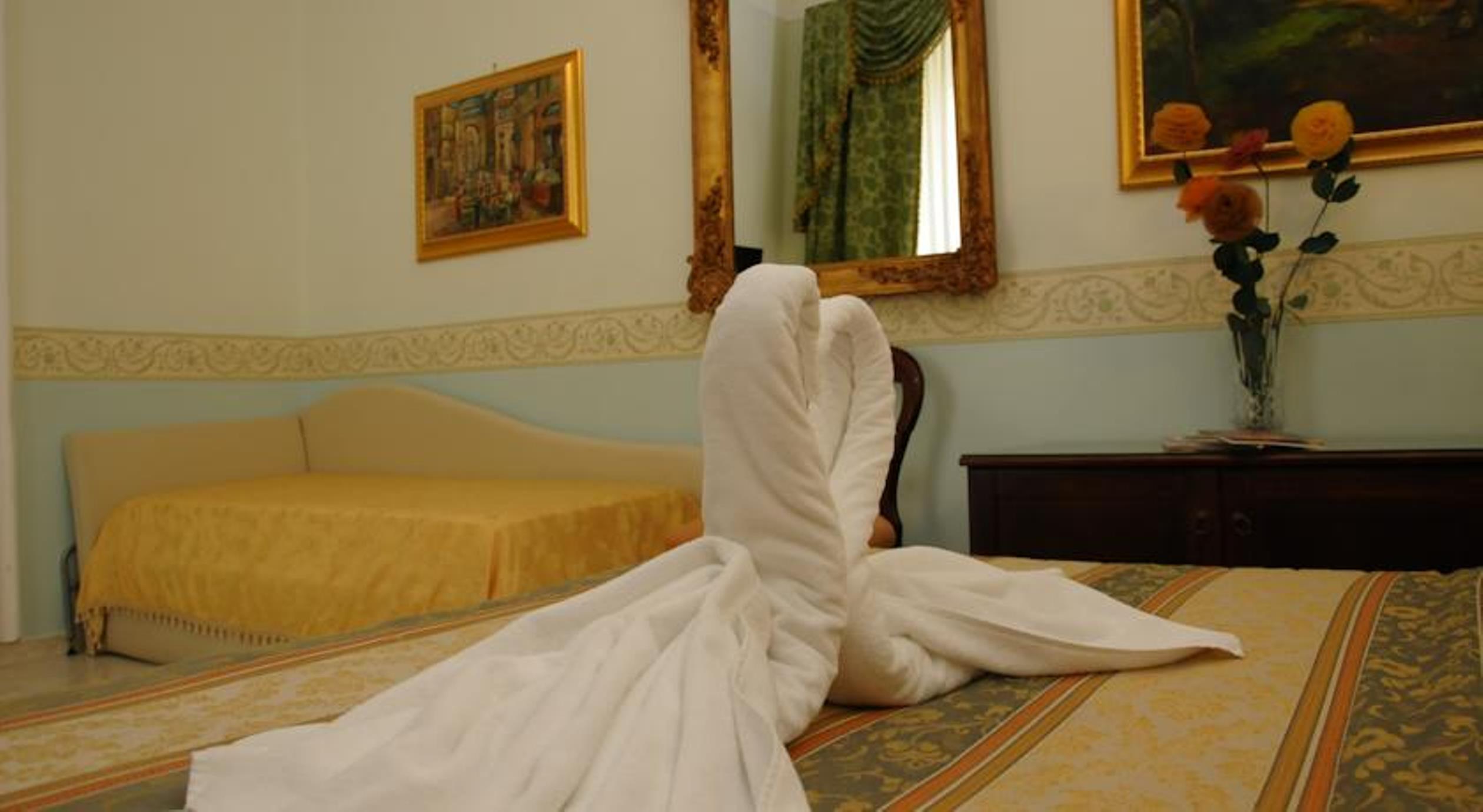 B&B Art Suite Santa Brigida Napoli Bagian luar foto