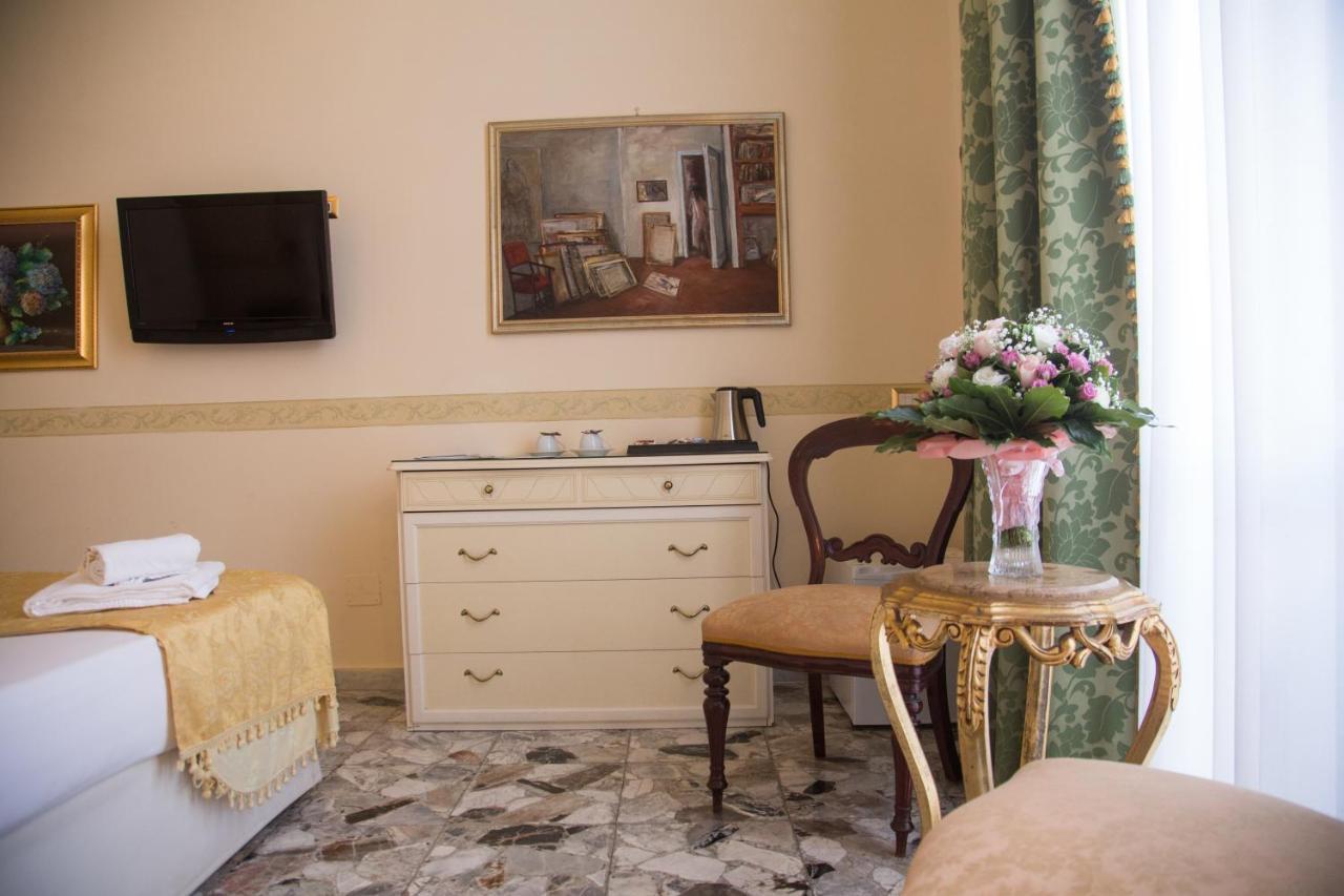 B&B Art Suite Santa Brigida Napoli Bagian luar foto