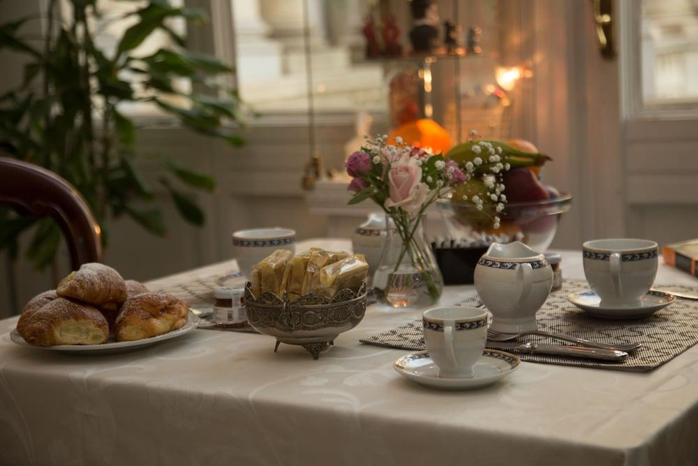B&B Art Suite Santa Brigida Napoli Bagian luar foto